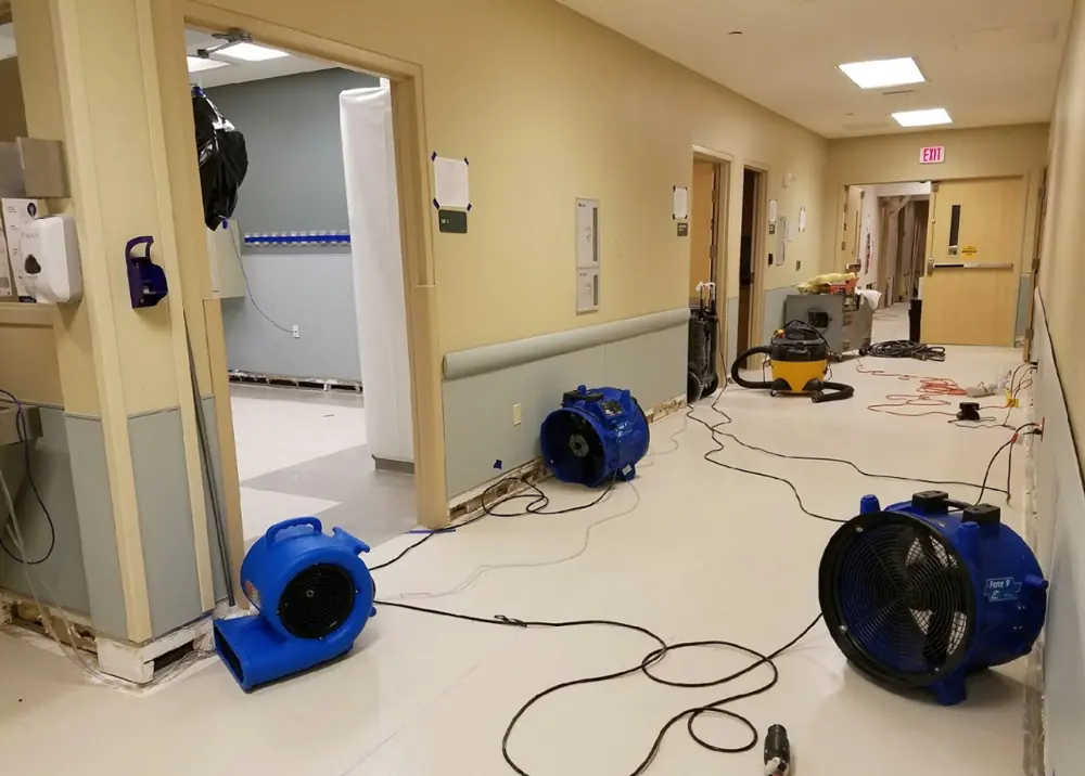 Water damage restoration crew working in Pine Castle, FL